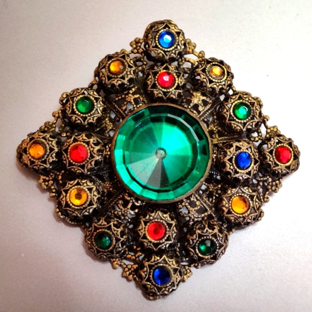 Vintage 30s Czech Filigree Brooch C-clasp